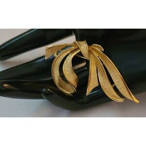 Vintage Brushed Gold Signed NAPIER BOW Brooch Pin
